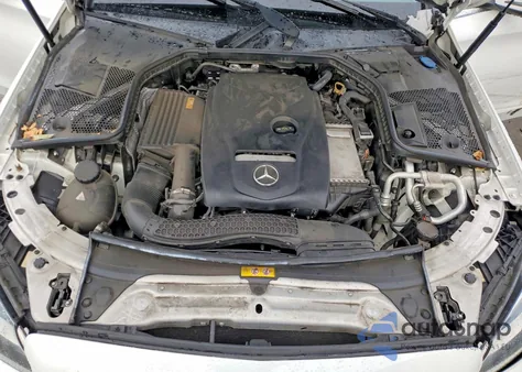 2017 Mercedes-Benz C 300 z USA, uszkodzony, nr VIN 55SWF4JB5HU225932